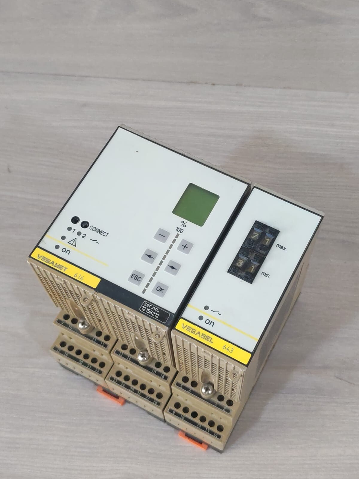 UNKNOWN VEGAMET-614-&-VEGASEL-643 VEGAMET 614 & VEGASEL 643 CONTROLLER 4