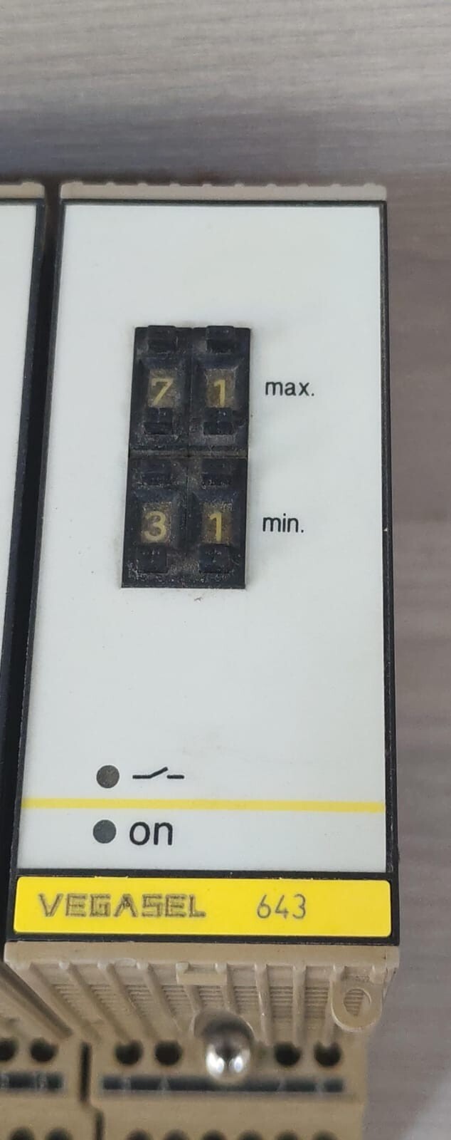 UNKNOWN VEGAMET-614-&-VEGASEL-643 VEGAMET 614 & VEGASEL 643 CONTROLLER 6