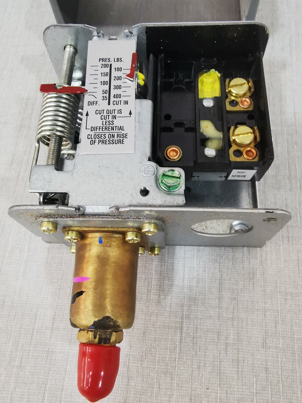 Johnson Controls P170AA-118 Johnson Controls P170AA-118 ALL RANGE PRESSURE CONTROL UNIT 4