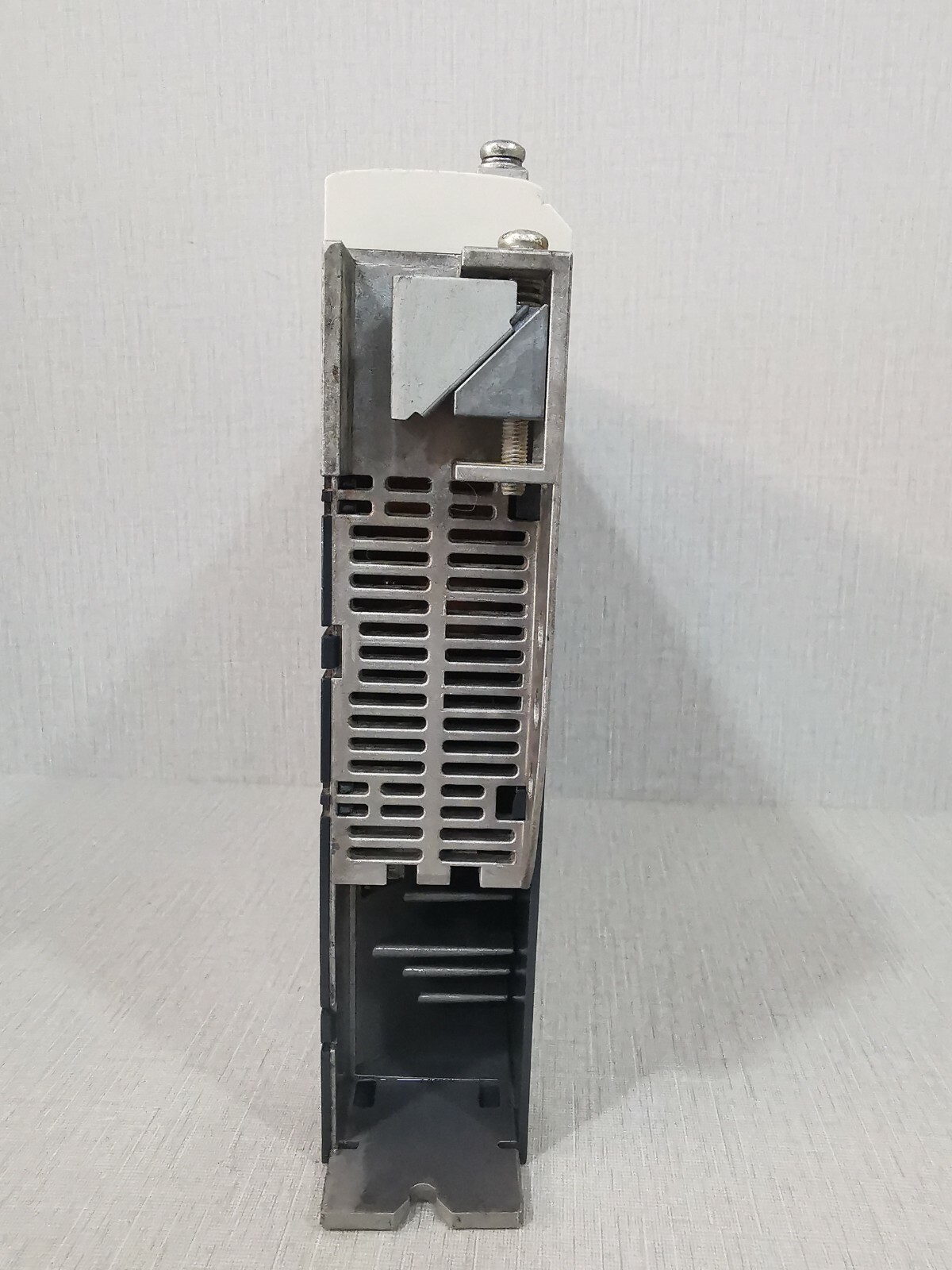 Schneider Electric CN6 I/O Schneider Electric LXM32AU60N4S003 SERVO DRIVE CN6 I/O 6