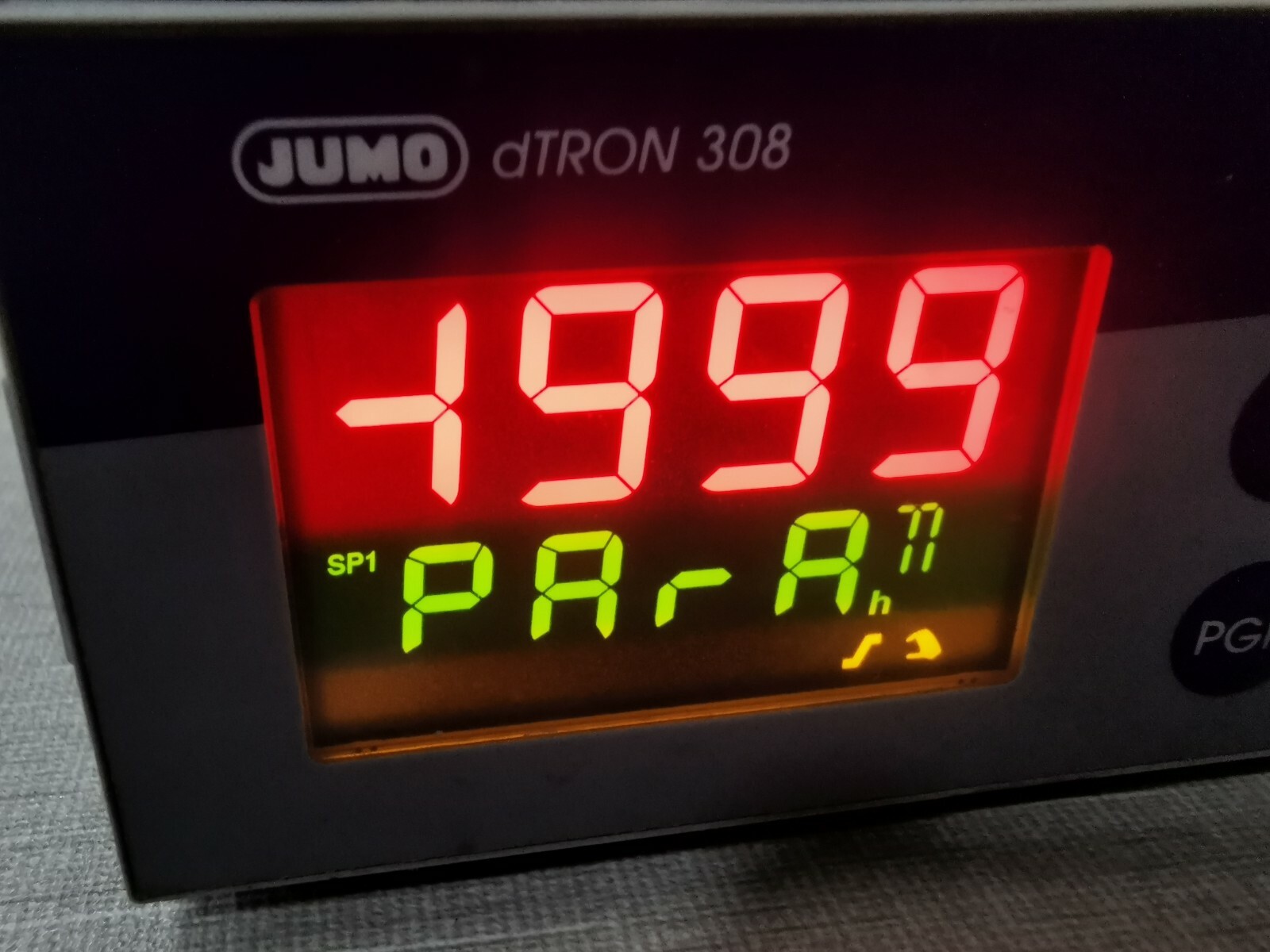 JUMO 703043/181-400-23/000 JUMO dTRON 308 Thermostat Compact Controller 703043/181-400-23/000 3