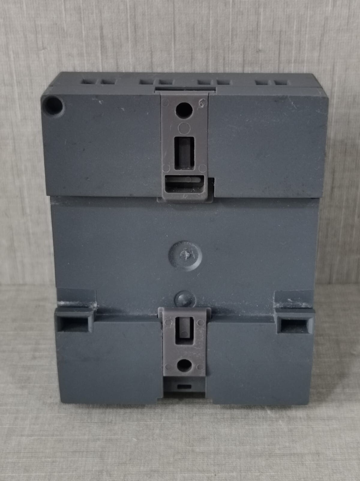 Siemens 6ED1052-2MD00-0BA8 Siemens 6ED1052-2MD00-0BA8 OUTPUT 4xRELAY/10A 7