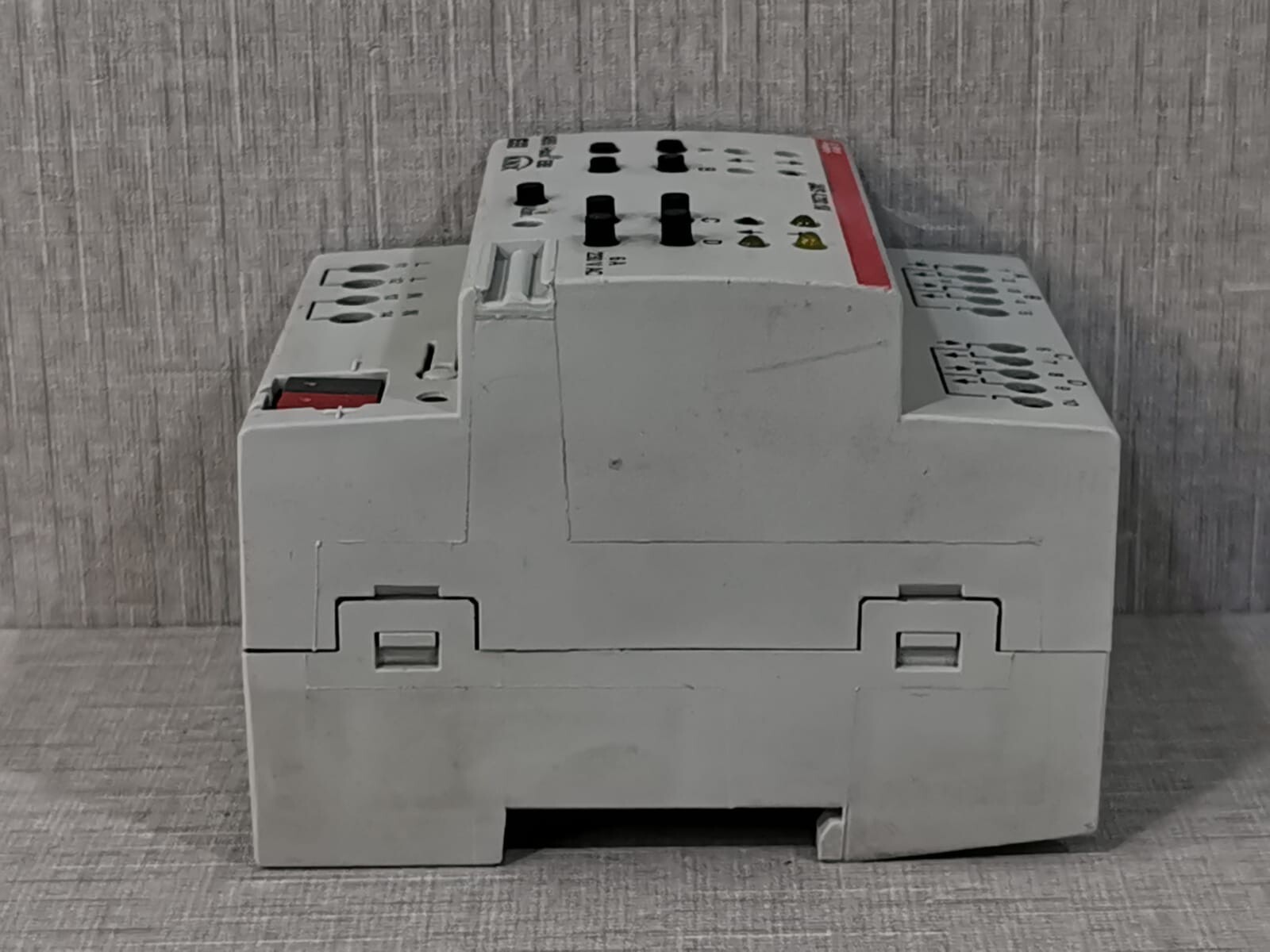 ABB GH Q631 0064 R0111 ABB JA/S 4.230.1M Shutter actuator GH Q631 0064 R0111 4