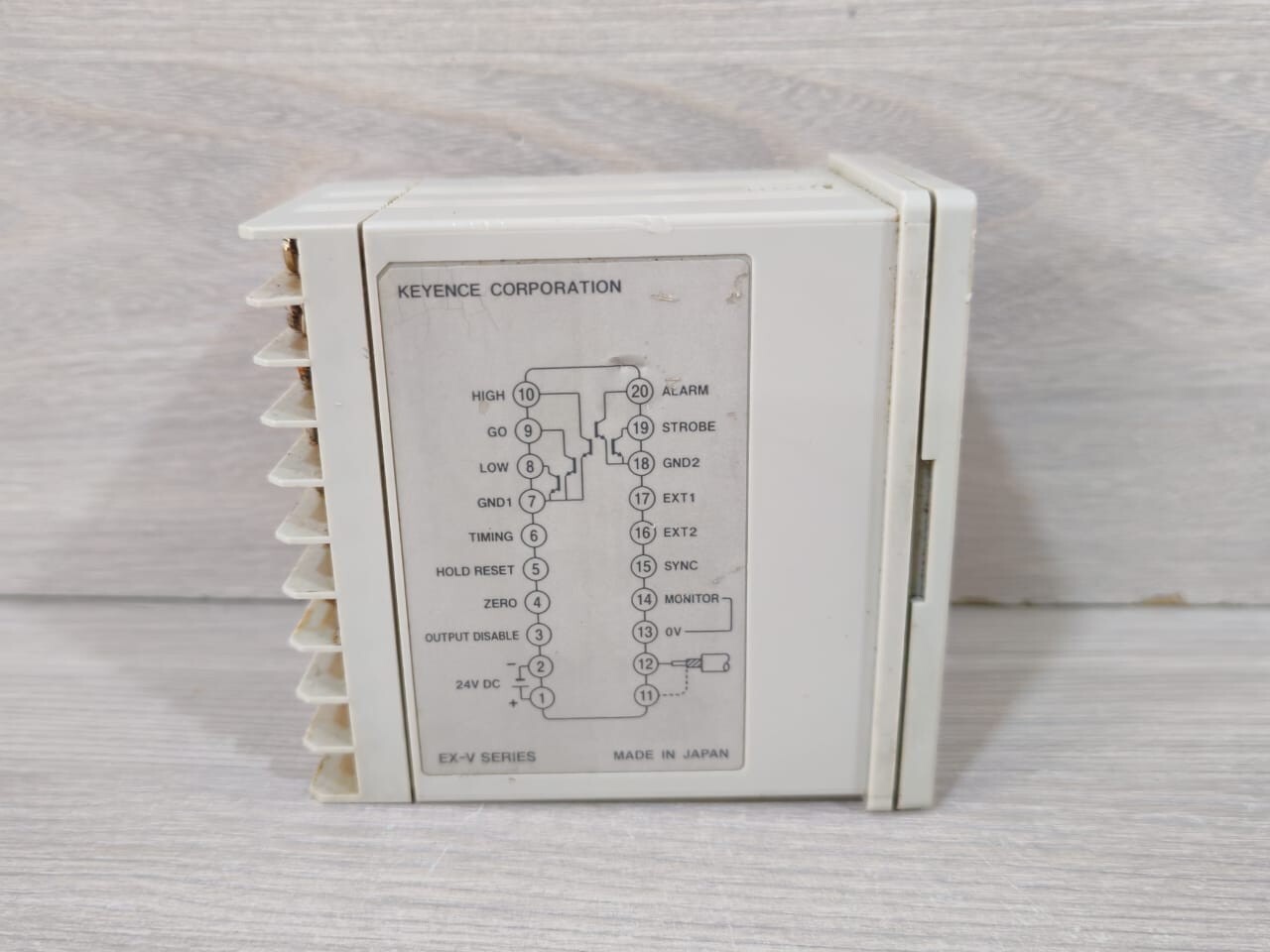 KEYENCE EX-V02 KEYENCE EX-V02 Inductive Displacement Controller 3