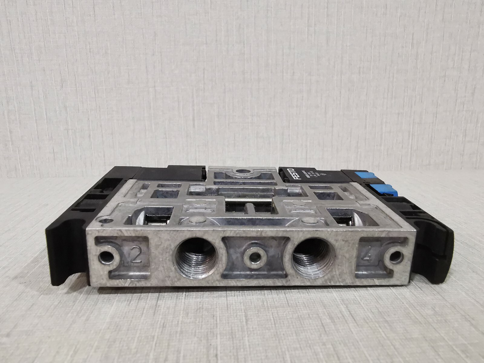 Festo 383306 C FESTO MSEB-3-24V DC Solenoid Valve 383306 C / B702 3