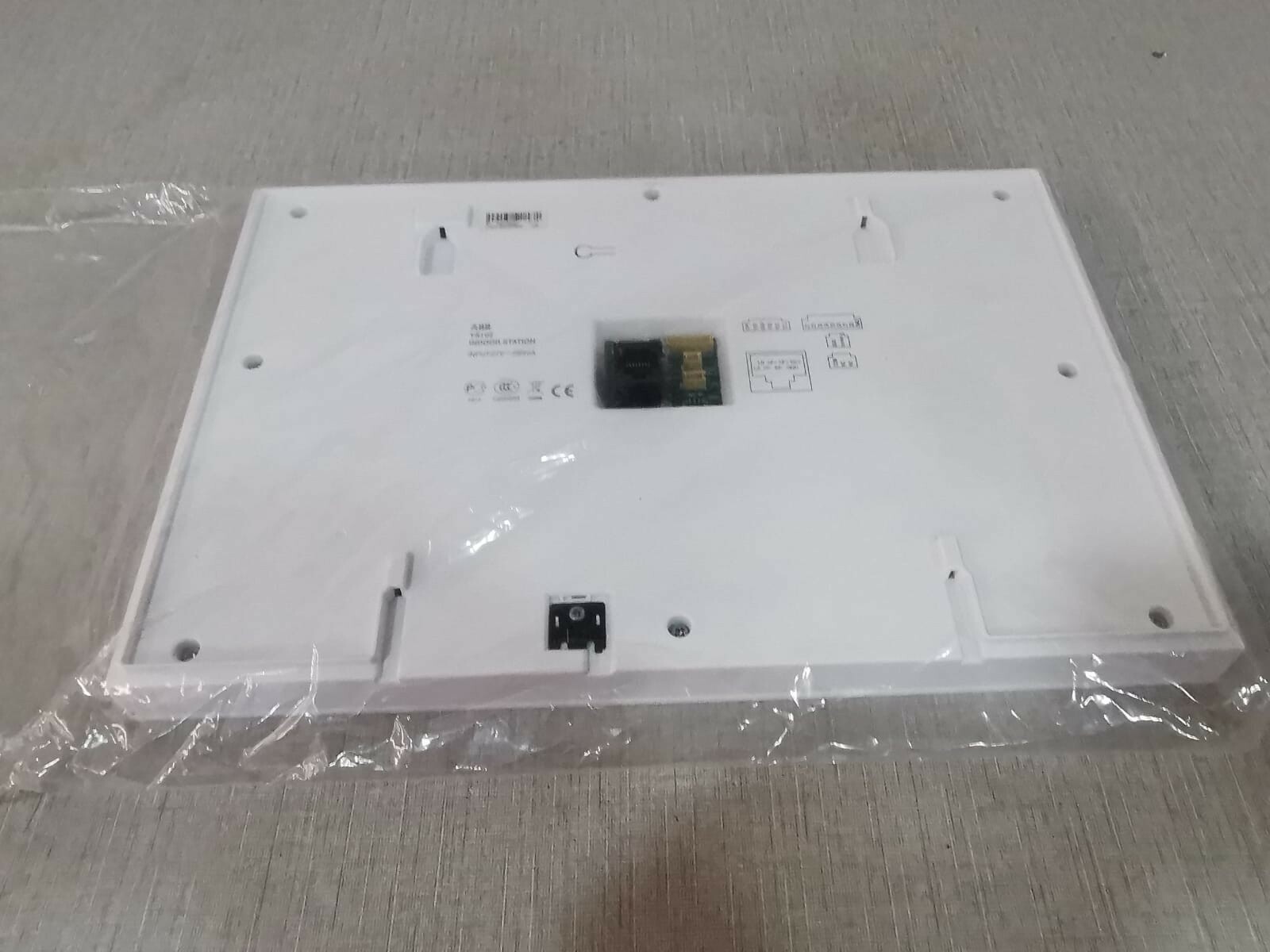 ABB YSI02 ABB YSI02 INDOOR STATION 2TMA010020W00002 2