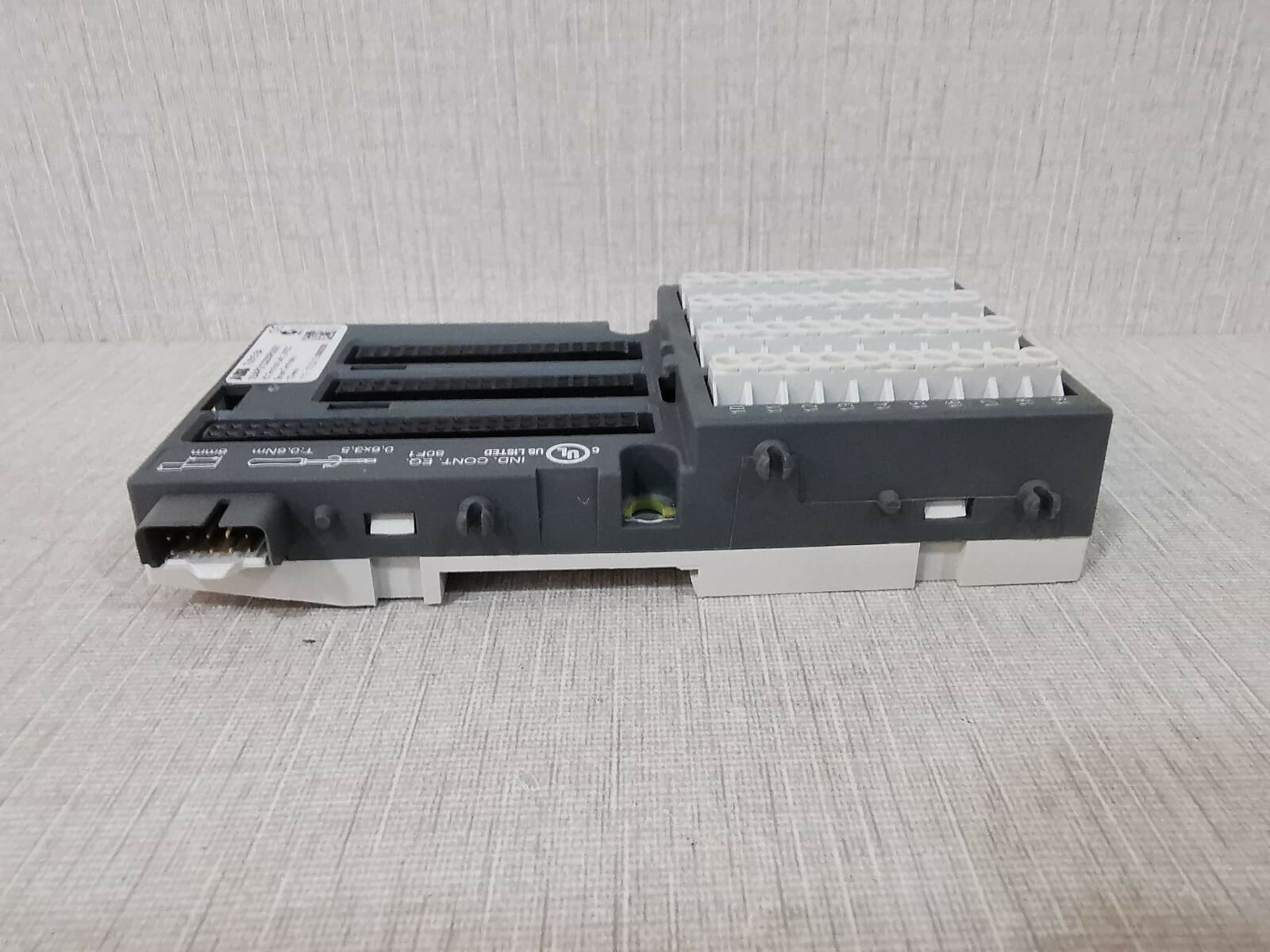 ABB 1SAP212200R0001 ABB TU515 B4 1SAP212200R0001 I/O TERMINAL UNIT 2
