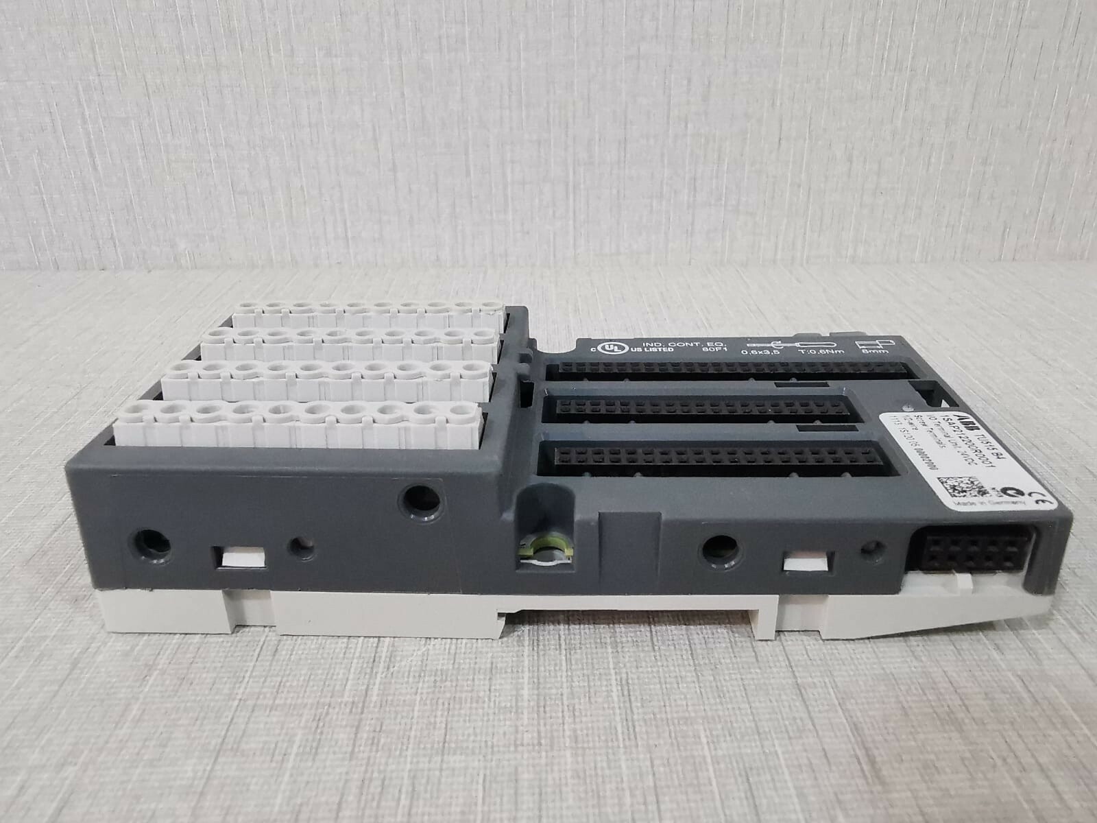 ABB 1SAP212200R0001 ABB TU515 B4 1SAP212200R0001 I/O TERMINAL UNIT 4