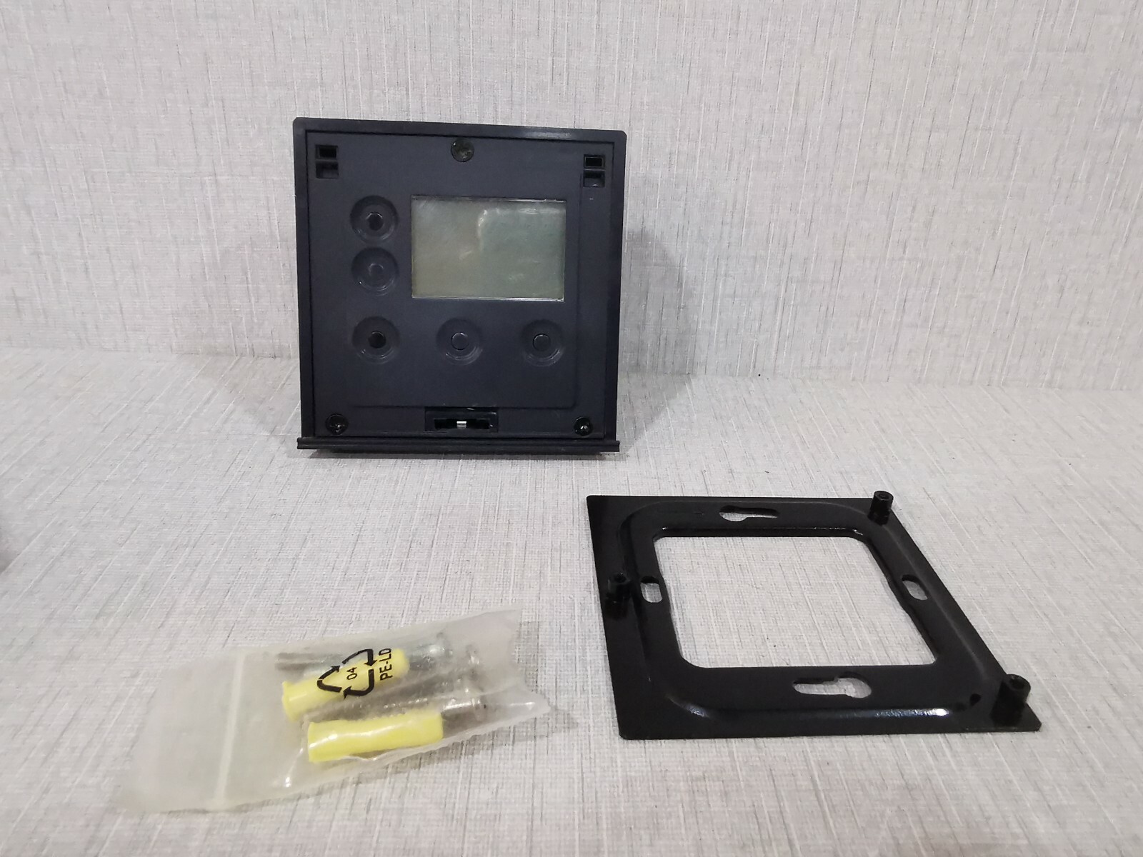 Schneider Electric TC553_3A4DGLS_M Schneider Electric TC553_3A4DGLS_M Thermostat Module 2