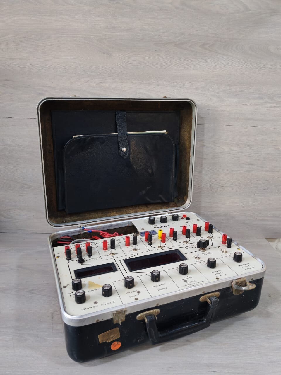 TECHNETICS 993B TECHNETICS 993B TURBINE CONTROL TEST SET 512Hz 100mV - WITH BROKEN LOCK 3