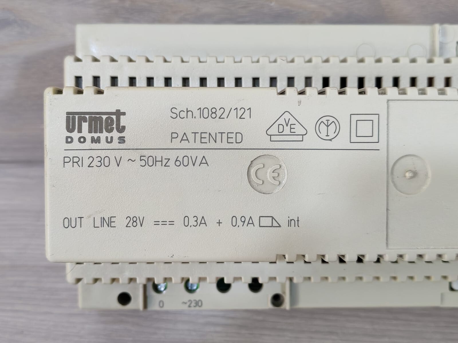 URMET Sch.1082/121 URMET Sch.1082/121 PATENTED POWER SUPPLY 2