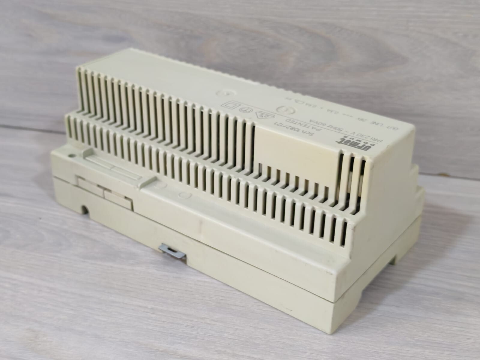 URMET Sch.1082/121 URMET Sch.1082/121 PATENTED POWER SUPPLY 8