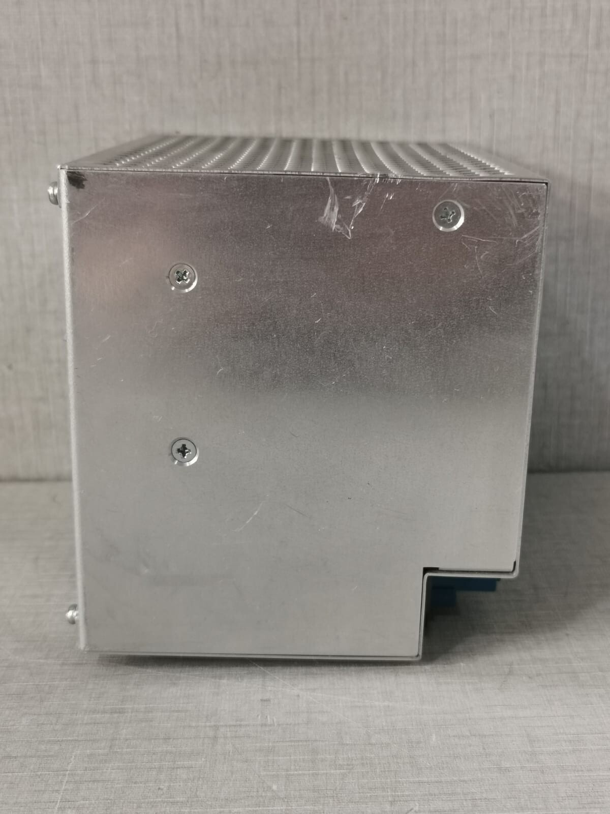 Delta DRP024V480W3BN Delta DRP024V480W3BN POWER SUPPLY 3PHASE 400-500V-1A 50-60Hz 6