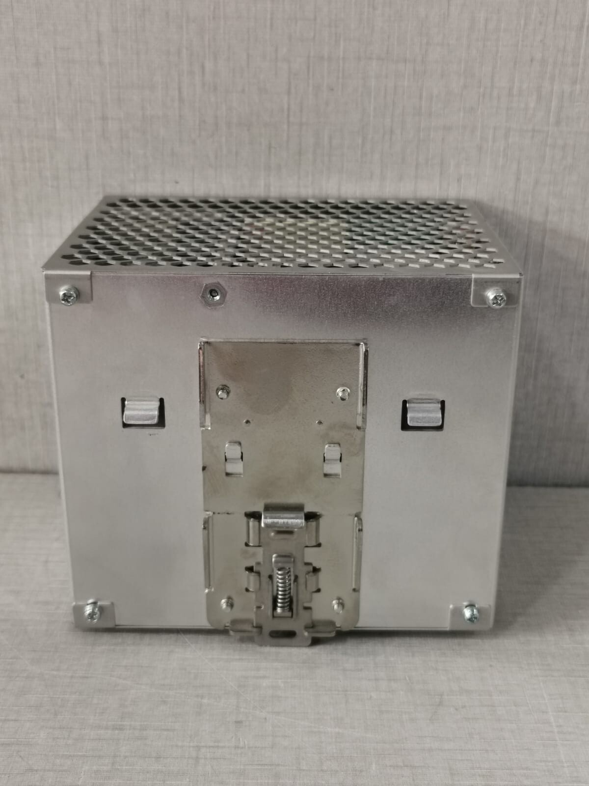 Delta DRP024V480W3BN Delta DRP024V480W3BN POWER SUPPLY 3PHASE 400-500V-1A 50-60Hz 7