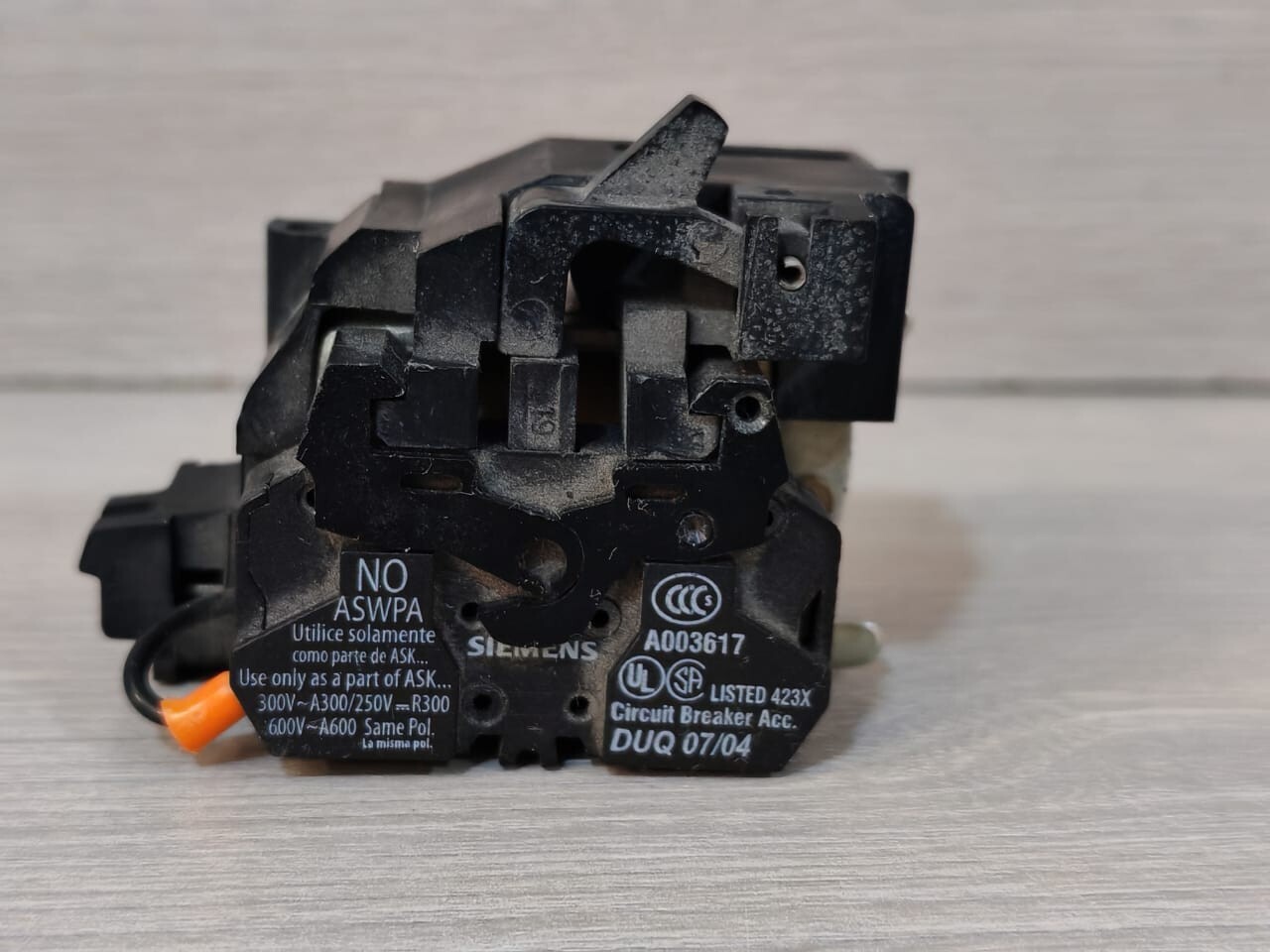 Siemens 3VL9400-1ST00 SIEMENS 3VL9400-1ST00 CIRCUIT BREAKER 208-277 VAC 6