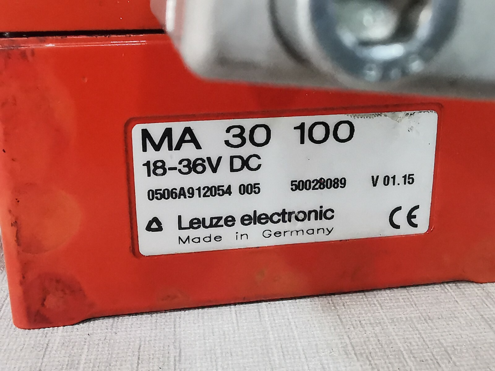 Leuze MA 30 100 Leuze MA 30 100 Modular Connector Unit 18-36V DC V 01.15 2