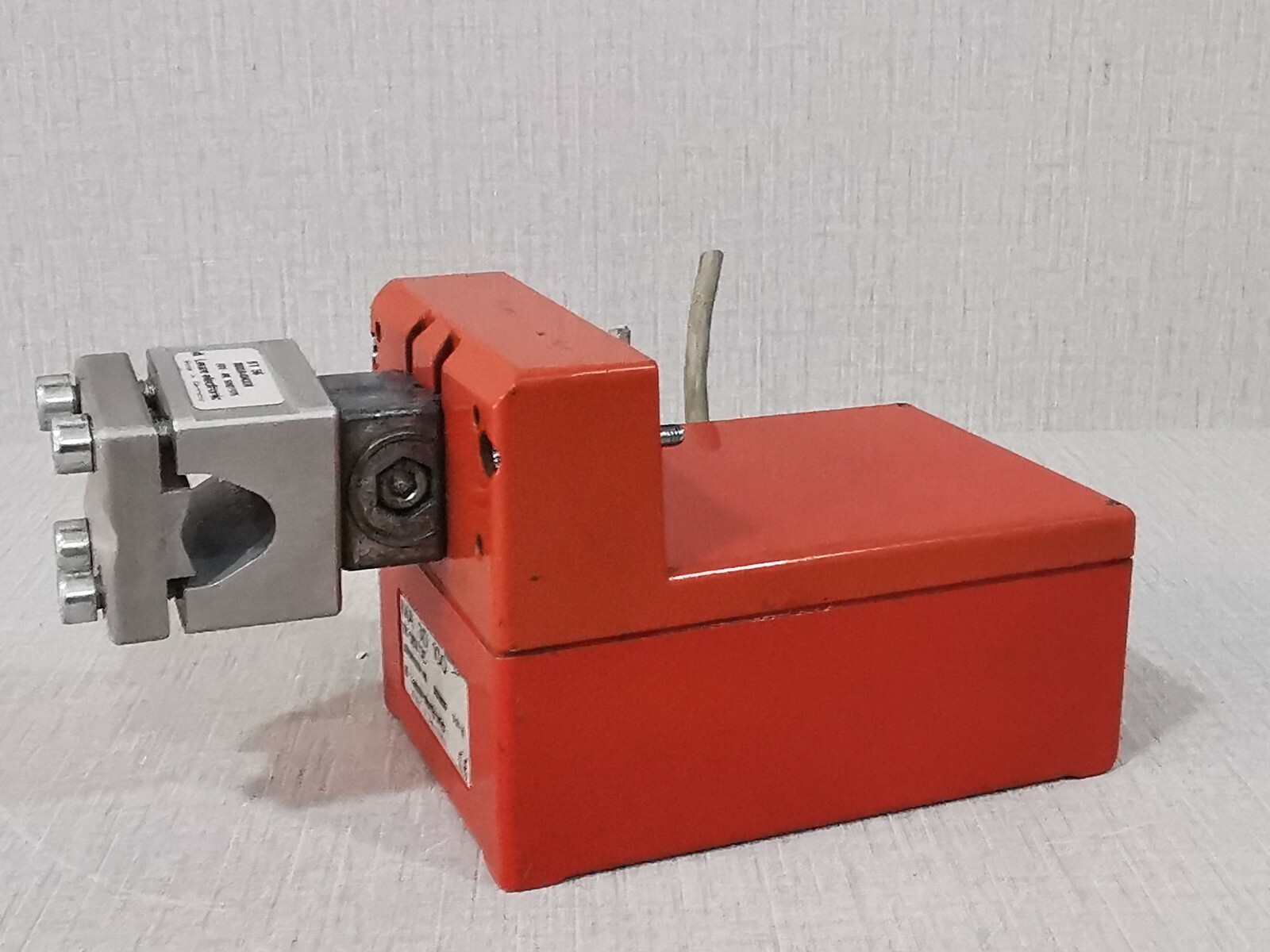 Leuze MA 30 100 Leuze MA 30 100 Modular Connector Unit 18-36V DC V 01.15 3