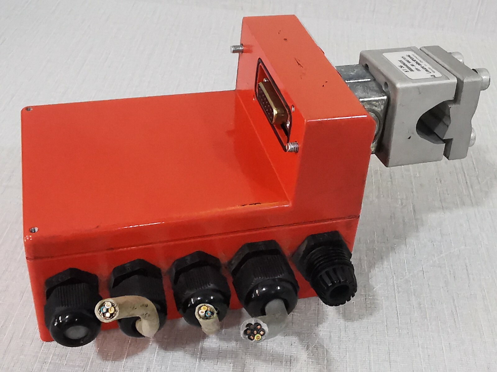 Leuze MA 30 100 Leuze MA 30 100 Modular Connector Unit 18-36V DC V 01.15 5