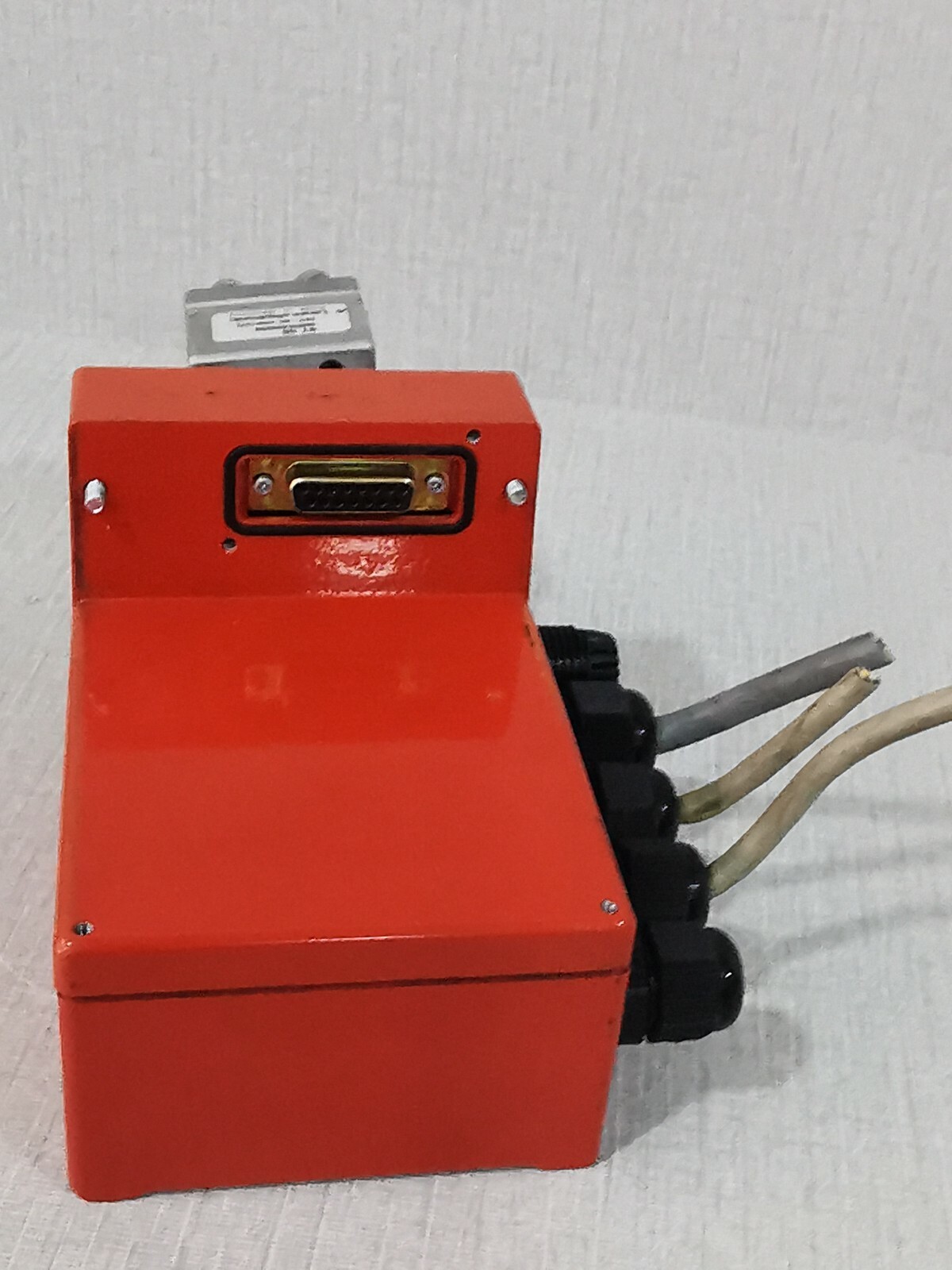 Leuze MA 30 100 Leuze MA 30 100 Modular Connector Unit 18-36V DC V 01.15 6