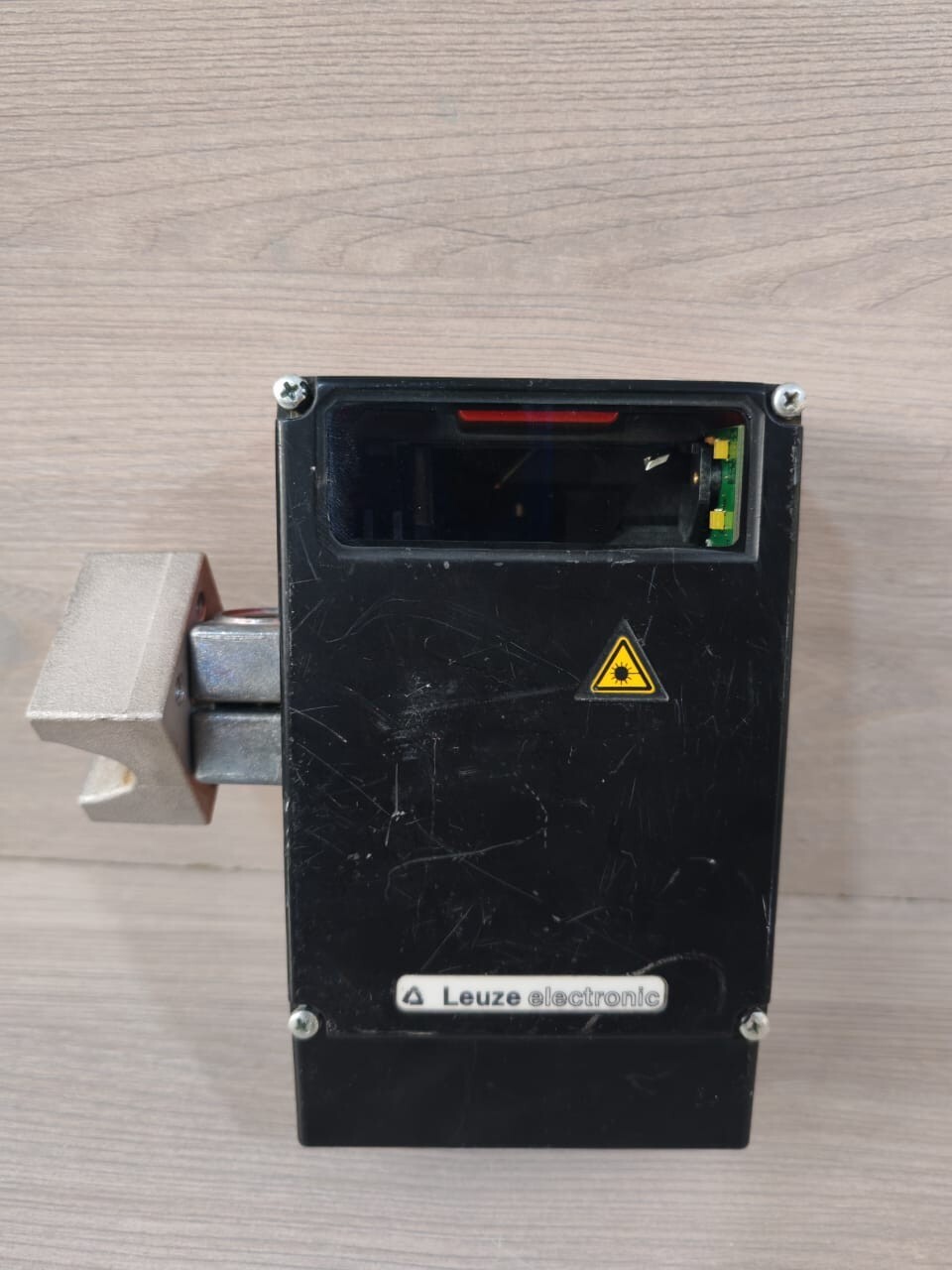 Leuze BCL 34 S M 100 BAR CODE SCANNER
