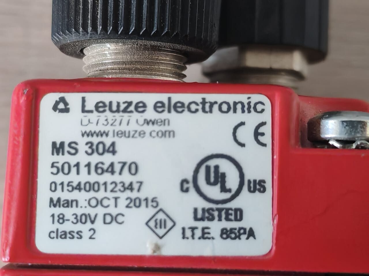 Leuze MS-304 Leuze BCL 304i R1F 102 BAR CODE READER 50116335 WITH MS 304 CONNECTOR 50116470 3