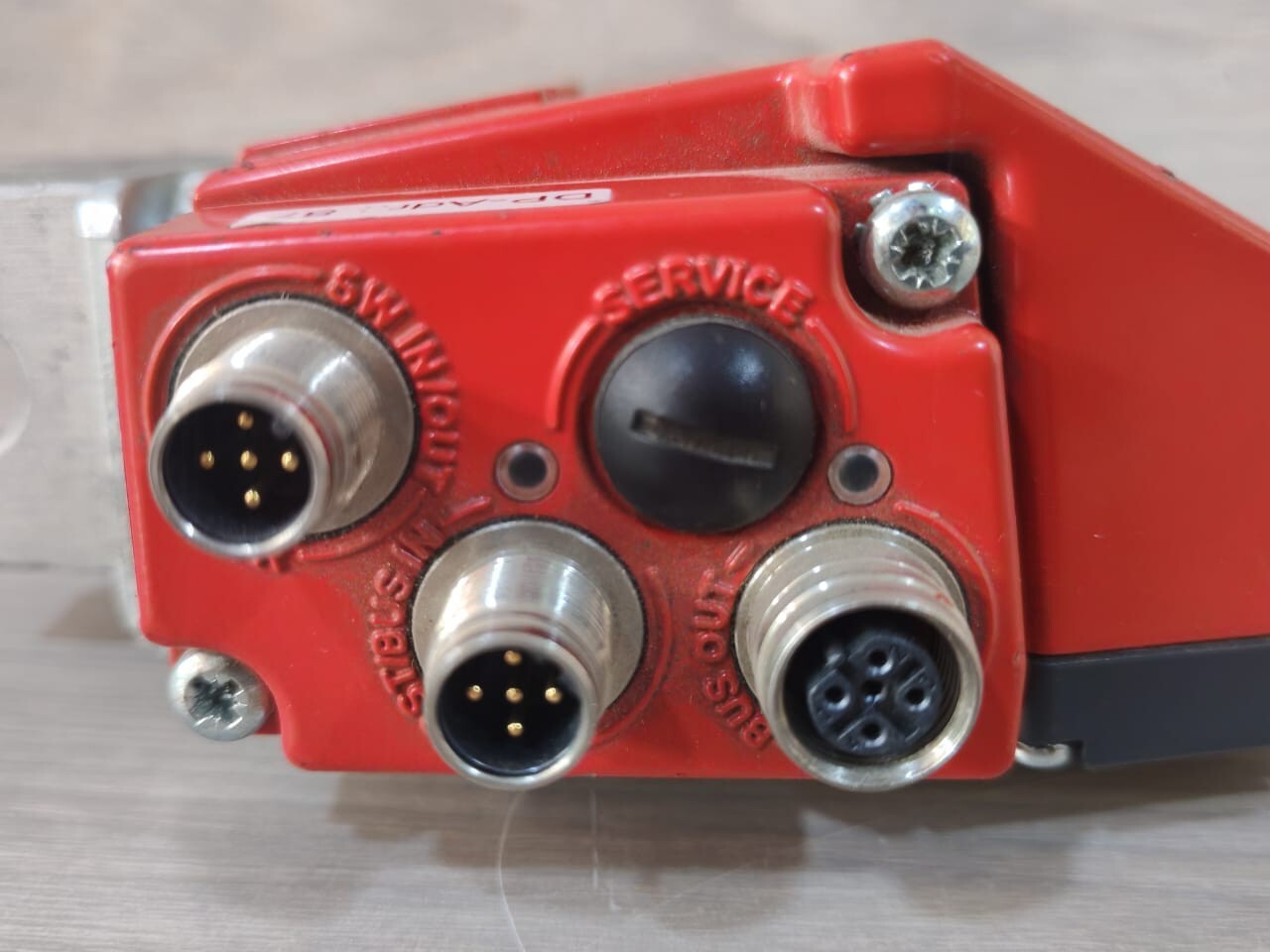 Leuze OF-100 LEUZE ELECTRONIC BCL 304i OF 100 BARCODE READER 50116320 WITH MS 304 CONNECTOR 4