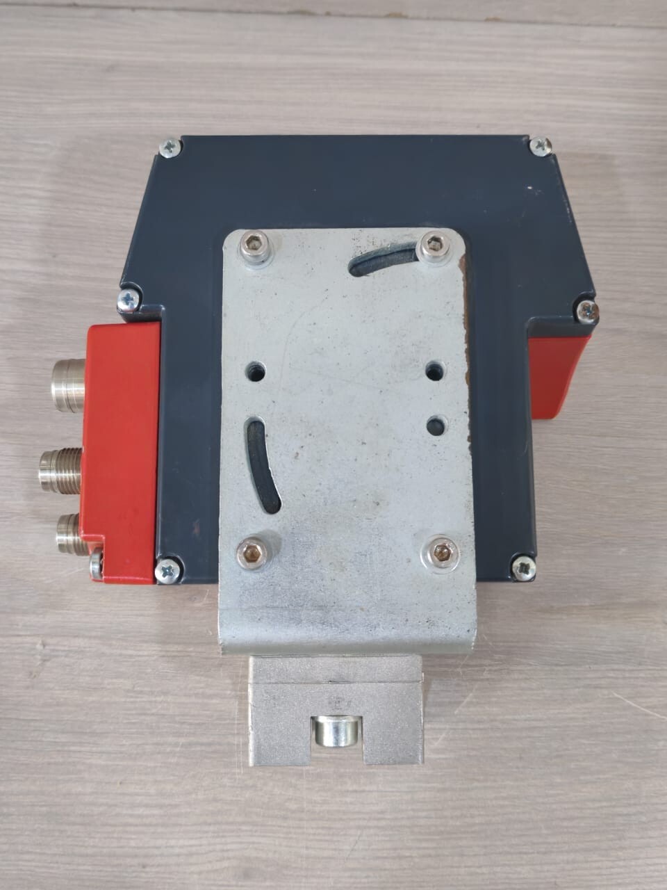 Leuze OF-100 LEUZE ELECTRONIC BCL 304i OF 100 BARCODE READER 50116320 WITH MS 304 CONNECTOR 9