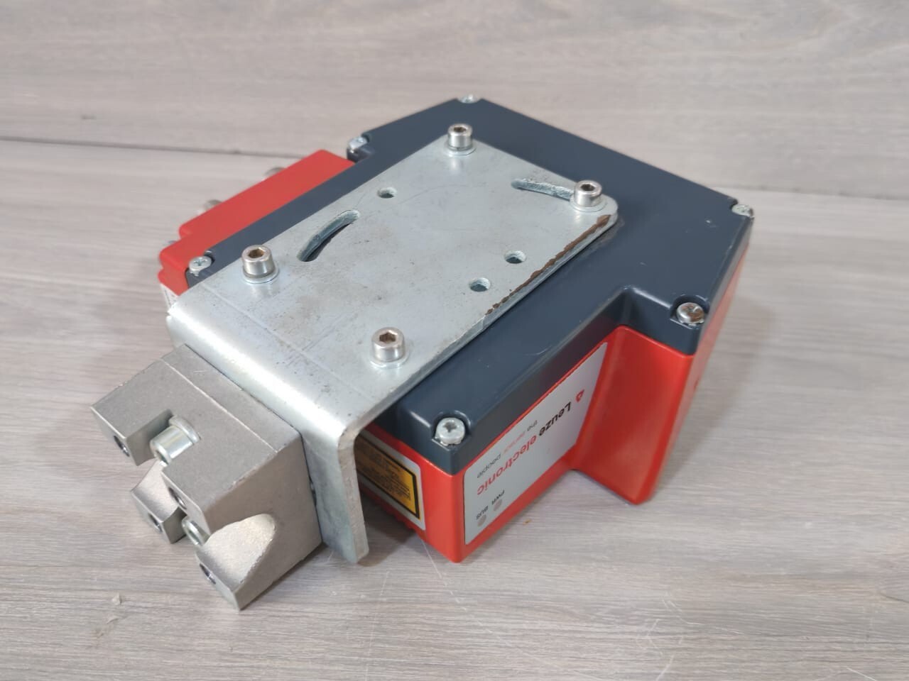 Leuze OF-100 LEUZE ELECTRONIC BCL 304i OF 100 BARCODE READER 50116320 WITH MS 304 CONNECTOR 10