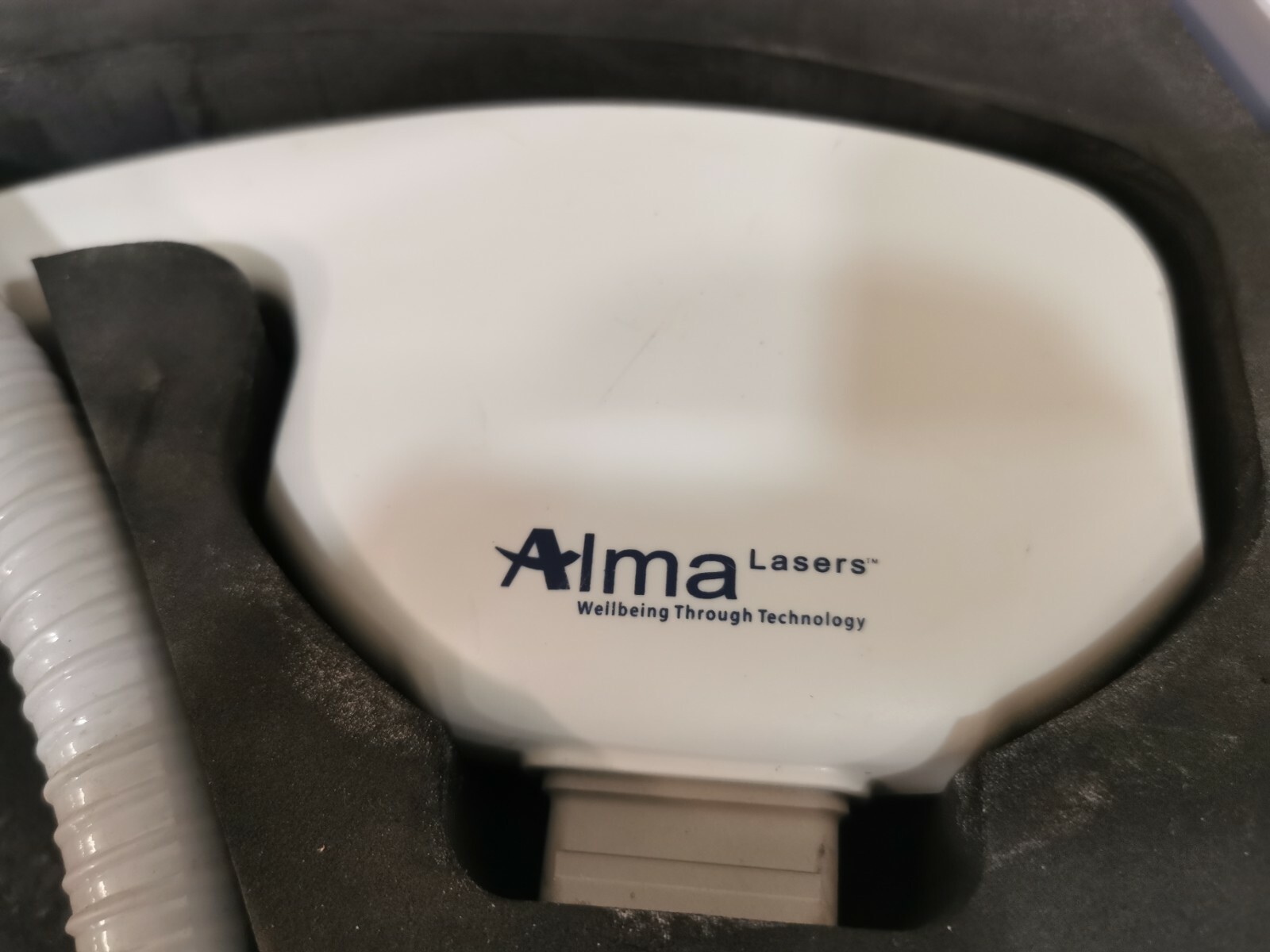 Alma 800017084 / 05.2017 Alma SR COOLED LASER HANDPIECE 800017084 / 05.2017 2