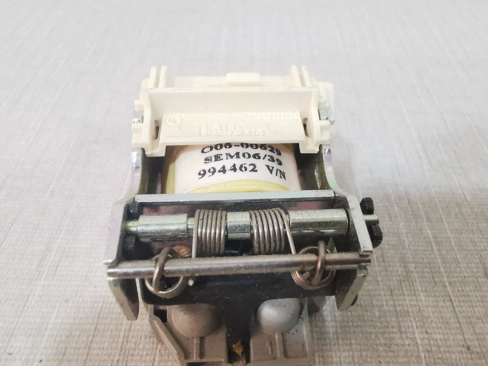 Schneider Electric LV429383 Schneider Electric LV429383 MX 60V DC SHUNT RELEASE 5