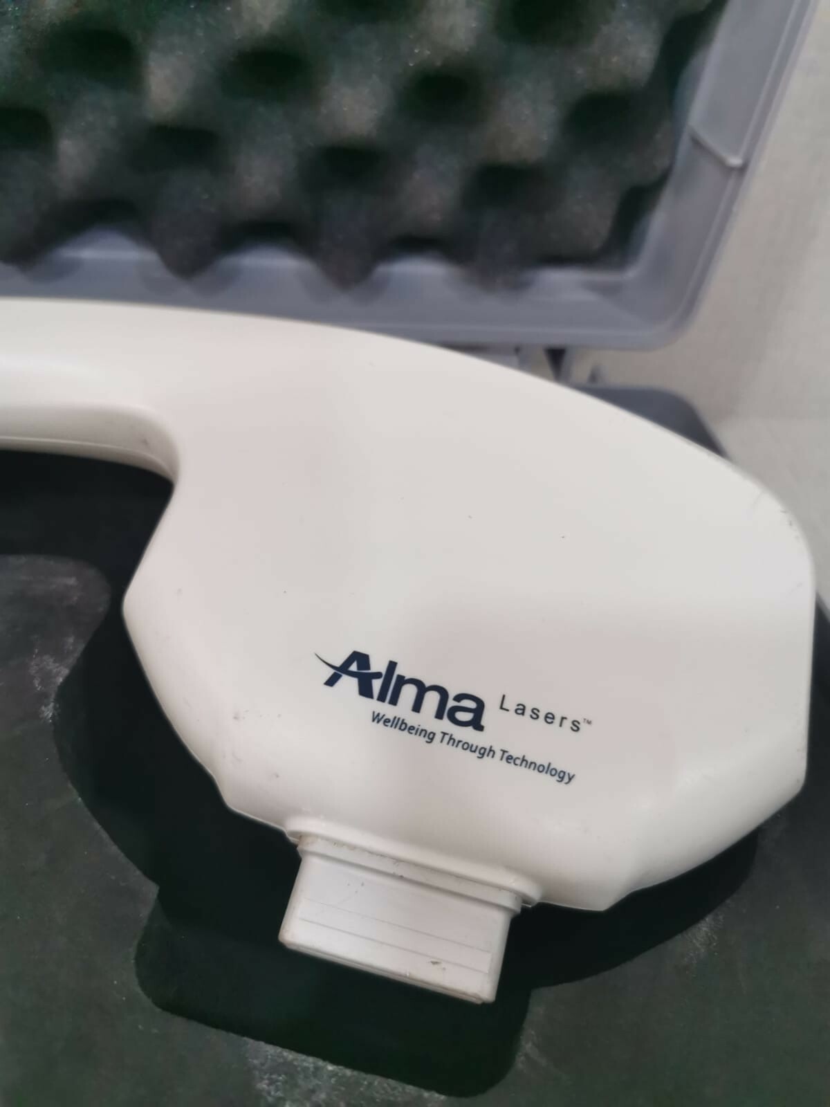 Alma SR-COOLED Alma SR Cooled LASER HANDPIECE 800020023 / 04.2018 3
