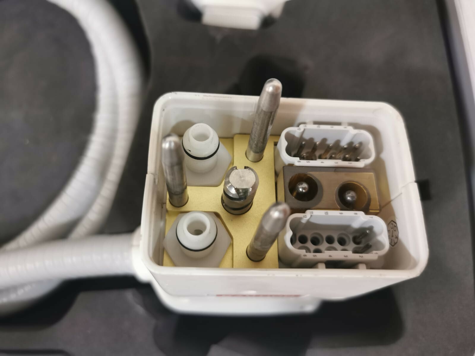 Alma SR-COOLED Alma SR Cooled LASER HANDPIECE 800020023 / 04.2018 5