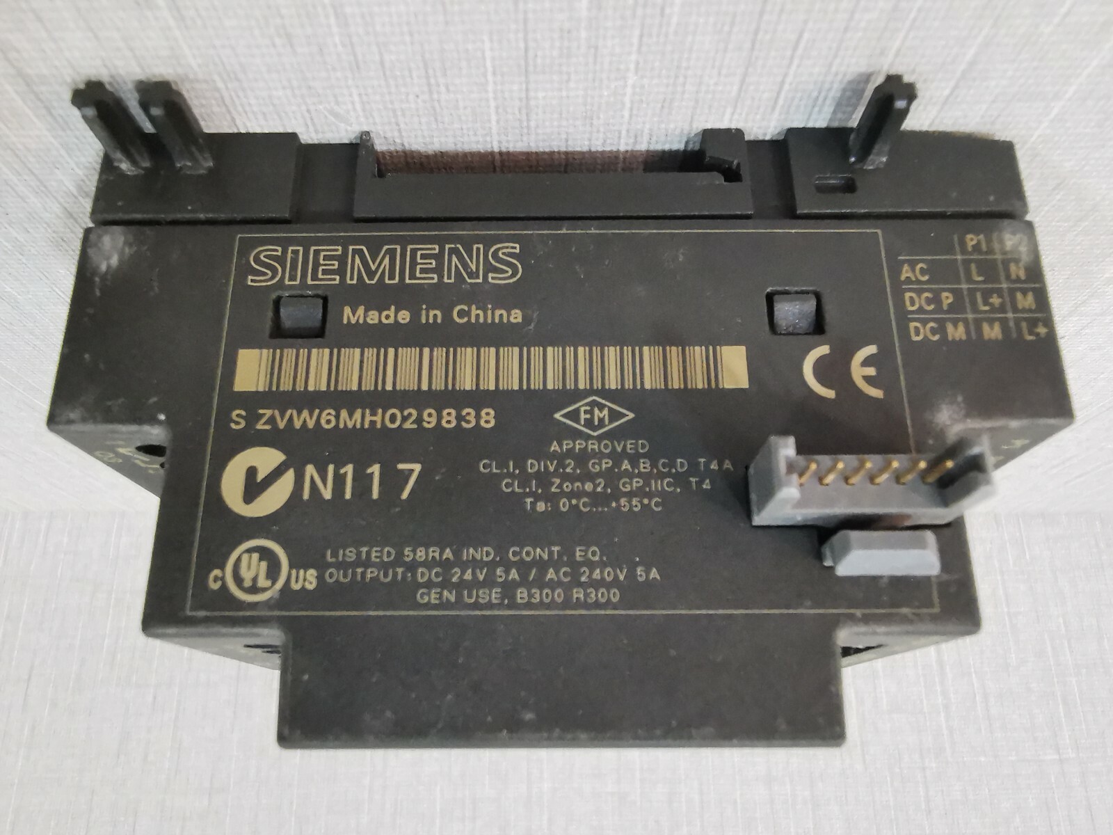 Siemens 6ED1 055-1HB00-0BA0 SIEMENS DM8 24R OUTPUT 4x RELAY 6ED1 055-1HB00-0BA0 2