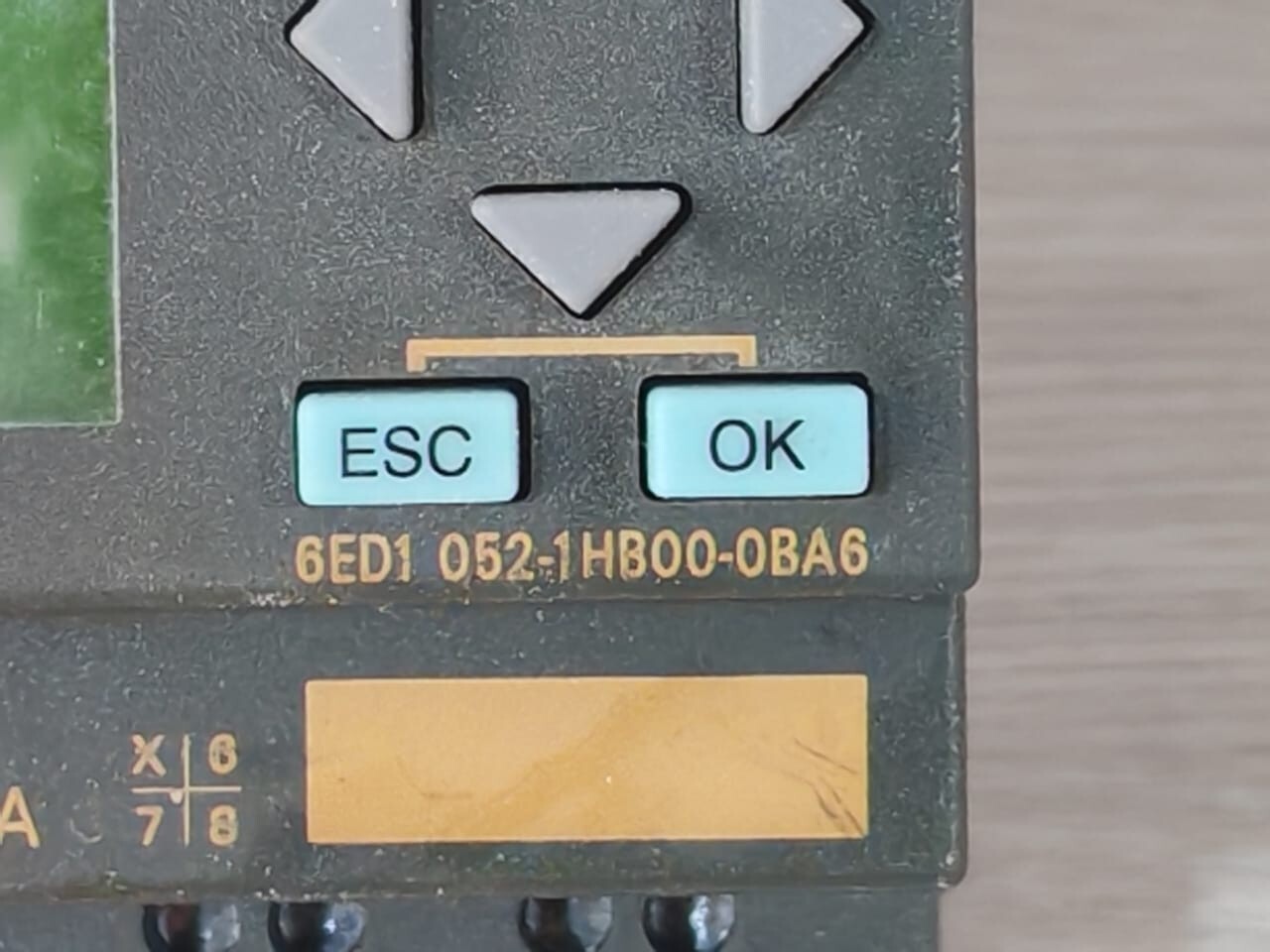 Siemens 6ED1 052-1HB00-0BA6 SIEMENS LOGO 24RC OUTPUT 4x RELAY 6ED1 052-1HB00-0BA6 3