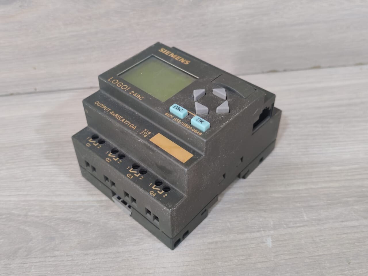 Siemens 6ED1 052-1HB00-0BA6 SIEMENS LOGO 24RC OUTPUT 4x RELAY 6ED1 052-1HB00-0BA6 6