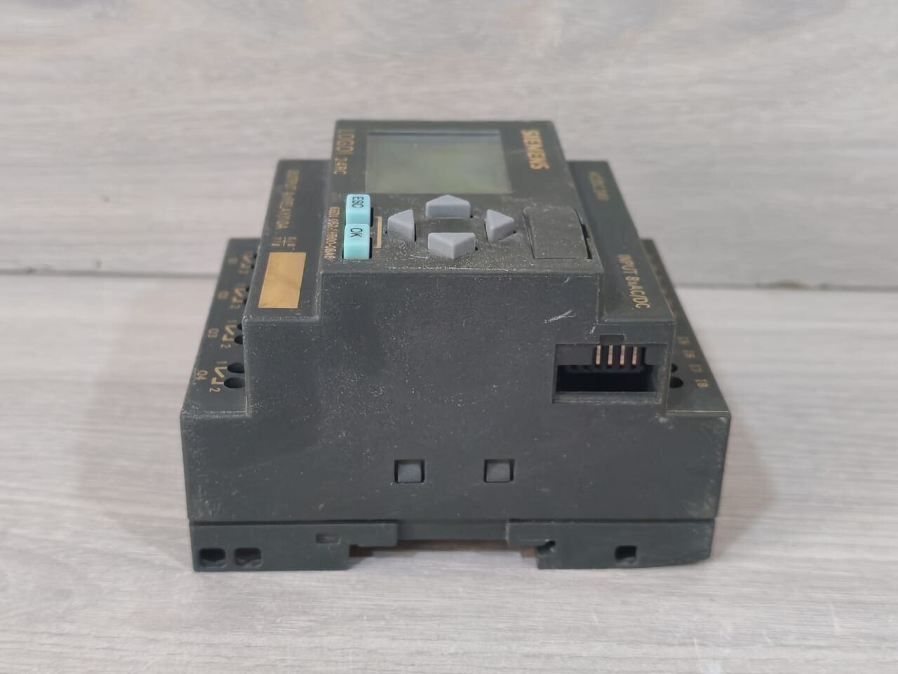 Siemens 6ED1 052-1HB00-0BA6 SIEMENS LOGO 24RC OUTPUT 4x RELAY 6ED1 052-1HB00-0BA6 9