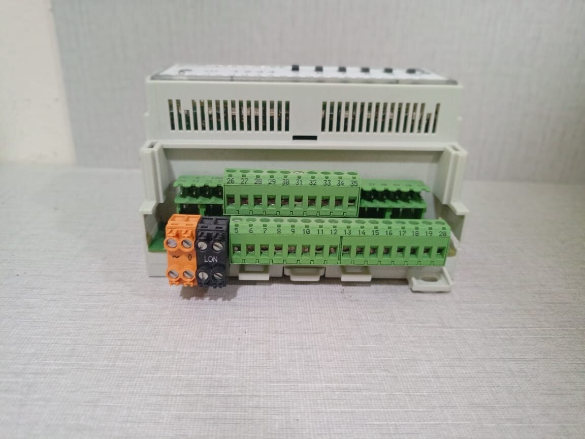 Honeywell XFC3D06001 Honeywell XFC3D06001 Smart PLC Module-Damaged Case 3