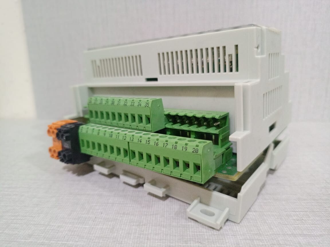 Honeywell XFC3D06001 Honeywell XFC3D06001 Smart PLC Module-Damaged Case 5