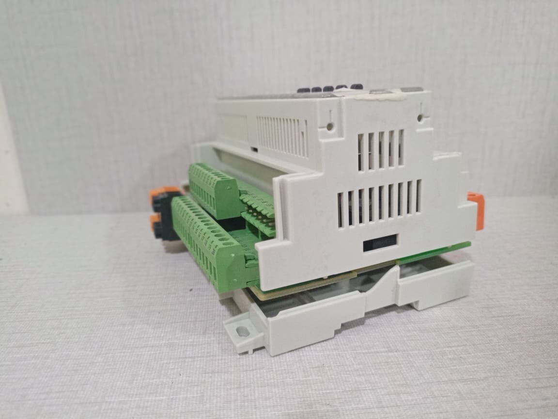 Honeywell XFC3D06001 Honeywell XFC3D06001 Smart PLC Module-Damaged Case 6