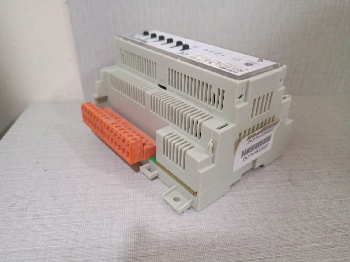 Honeywell XFC3D06001 Honeywell XFC3D06001 Smart PLC Module-Damaged Case 7