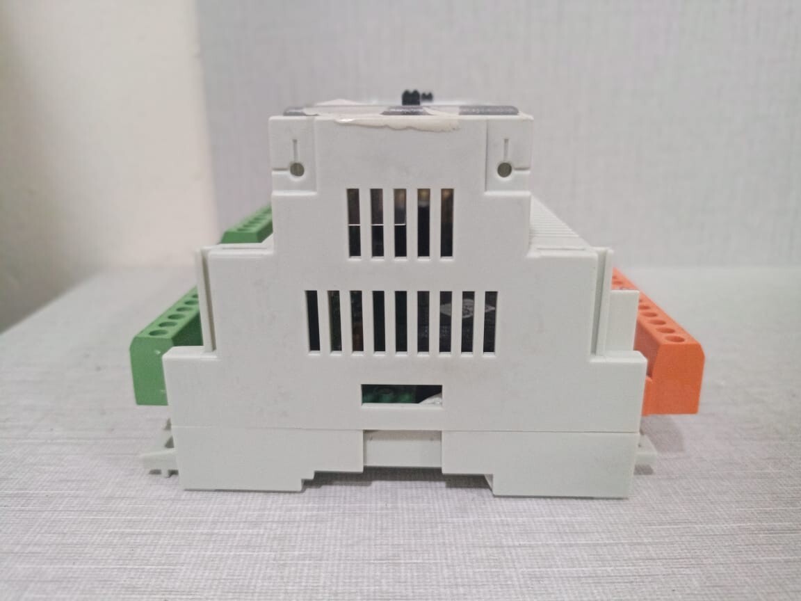 Honeywell XFC3D06001 Honeywell XFC3D06001 Smart PLC Module-Damaged Case 8