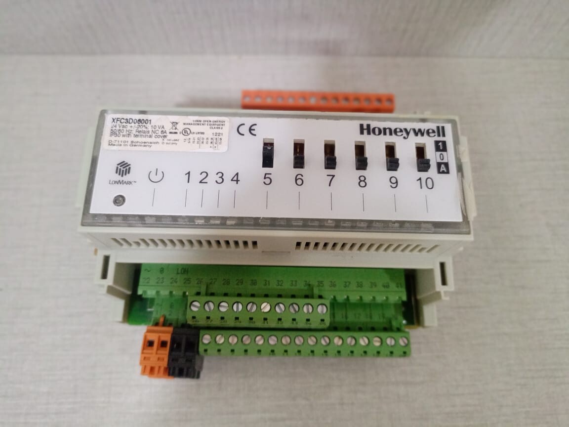 Honeywell XFC3D06001 Smart PLC Module-Damaged Case