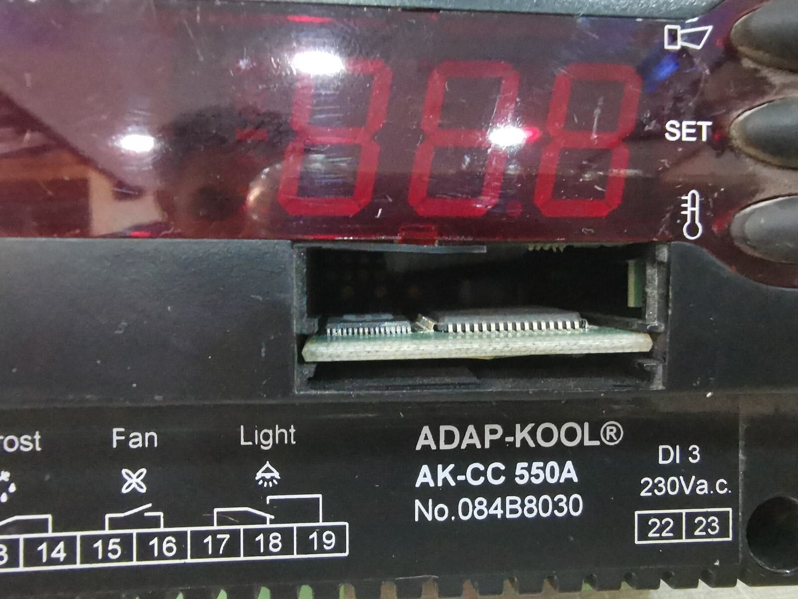 Danfoss ADAP-KOOL®-AK-CC-550A Danfoss ADAP-KOOL AK-CC 550A Case Controller 084B8030 2