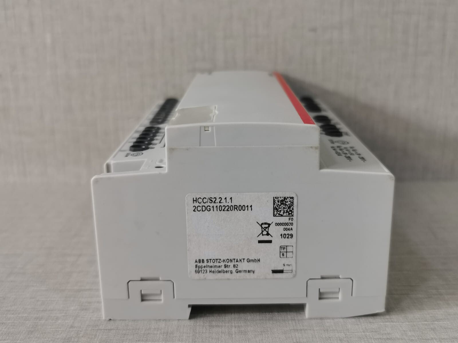ABB HCC/S-2.2.1.1 ABB HCC/S 2.2.1.1 Heating/Cooling Circuit Controller 2CDG110220R0011 4
