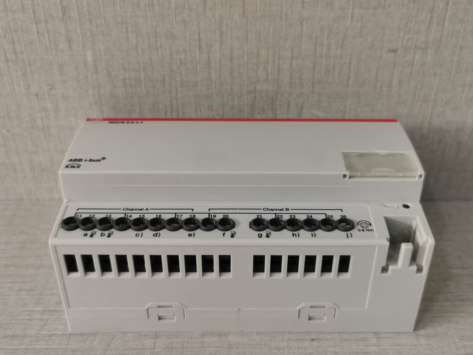 ABB HCC/S-2.2.1.1 ABB HCC/S 2.2.1.1 Heating/Cooling Circuit Controller 2CDG110220R0011 6