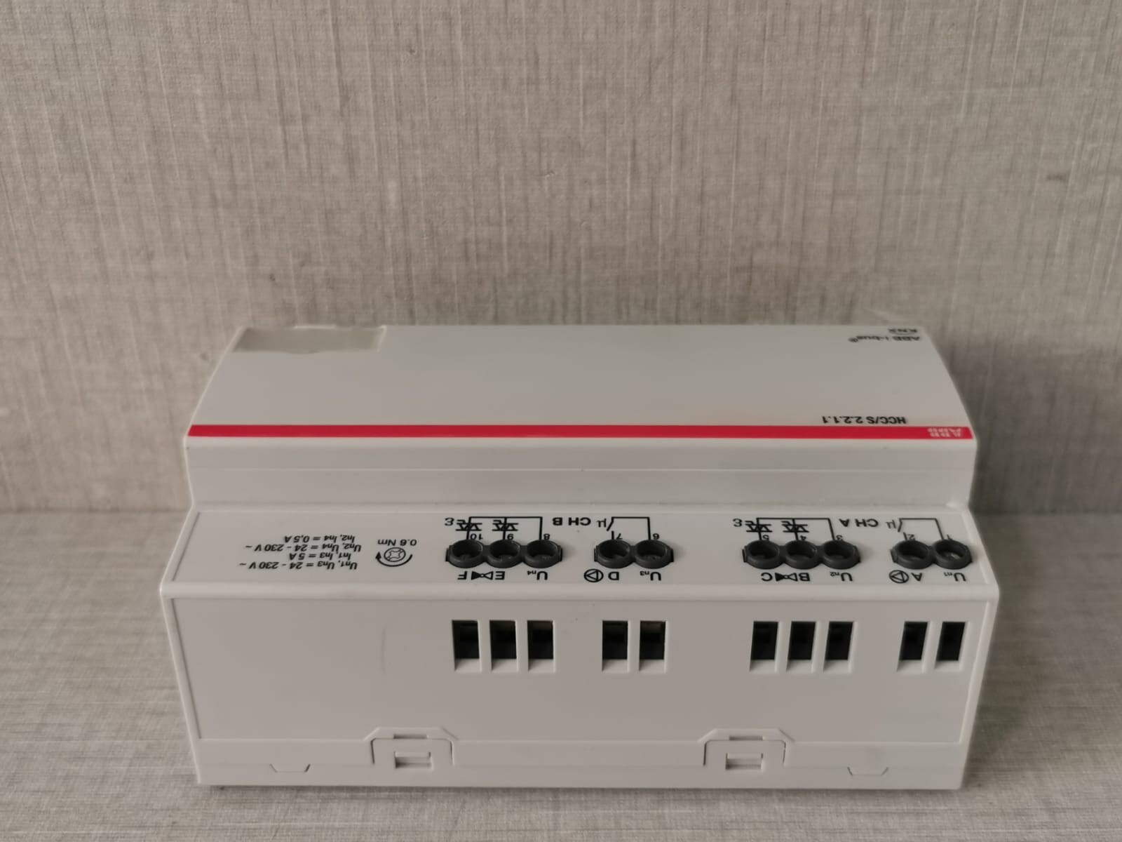 ABB HCC/S-2.2.1.1 ABB HCC/S 2.2.1.1 Heating/Cooling Circuit Controller 2CDG110220R0011 7