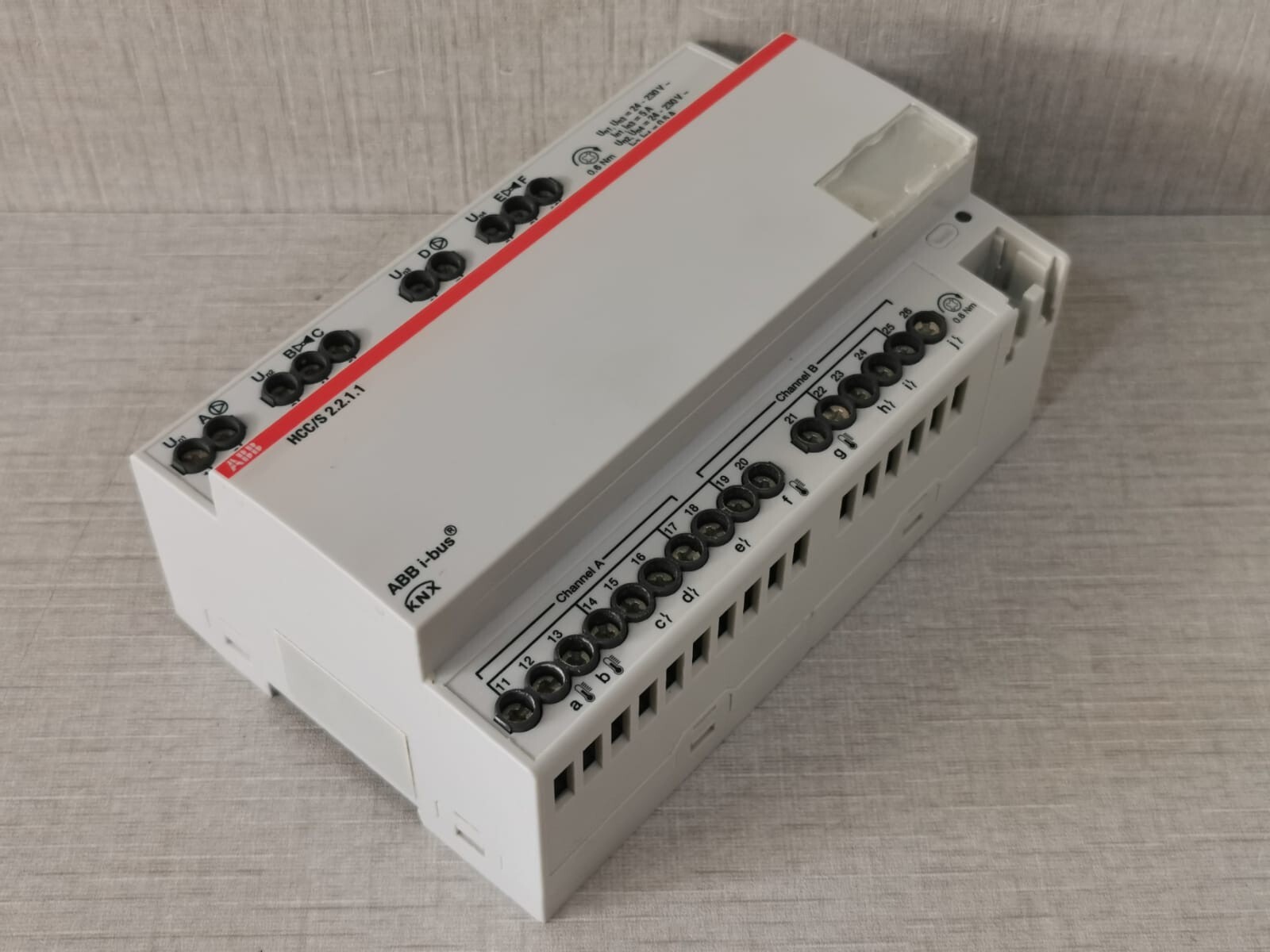 ABB HCC/S-2.2.1.1 ABB HCC/S 2.2.1.1 Heating/Cooling Circuit Controller 2CDG110220R0011 8
