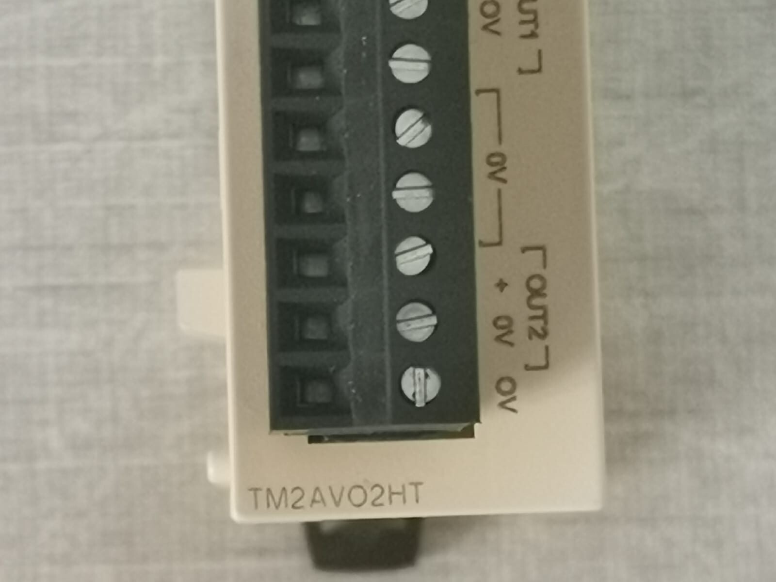Schneider Electric TM2AVO2HT Schneider Electric TM2AVO2HT Modicon 2