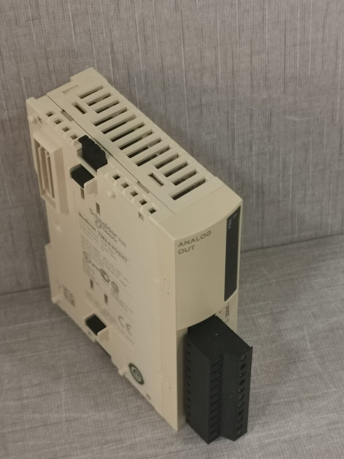 Schneider Electric TM2AVO2HT Schneider Electric TM2AVO2HT Modicon 7