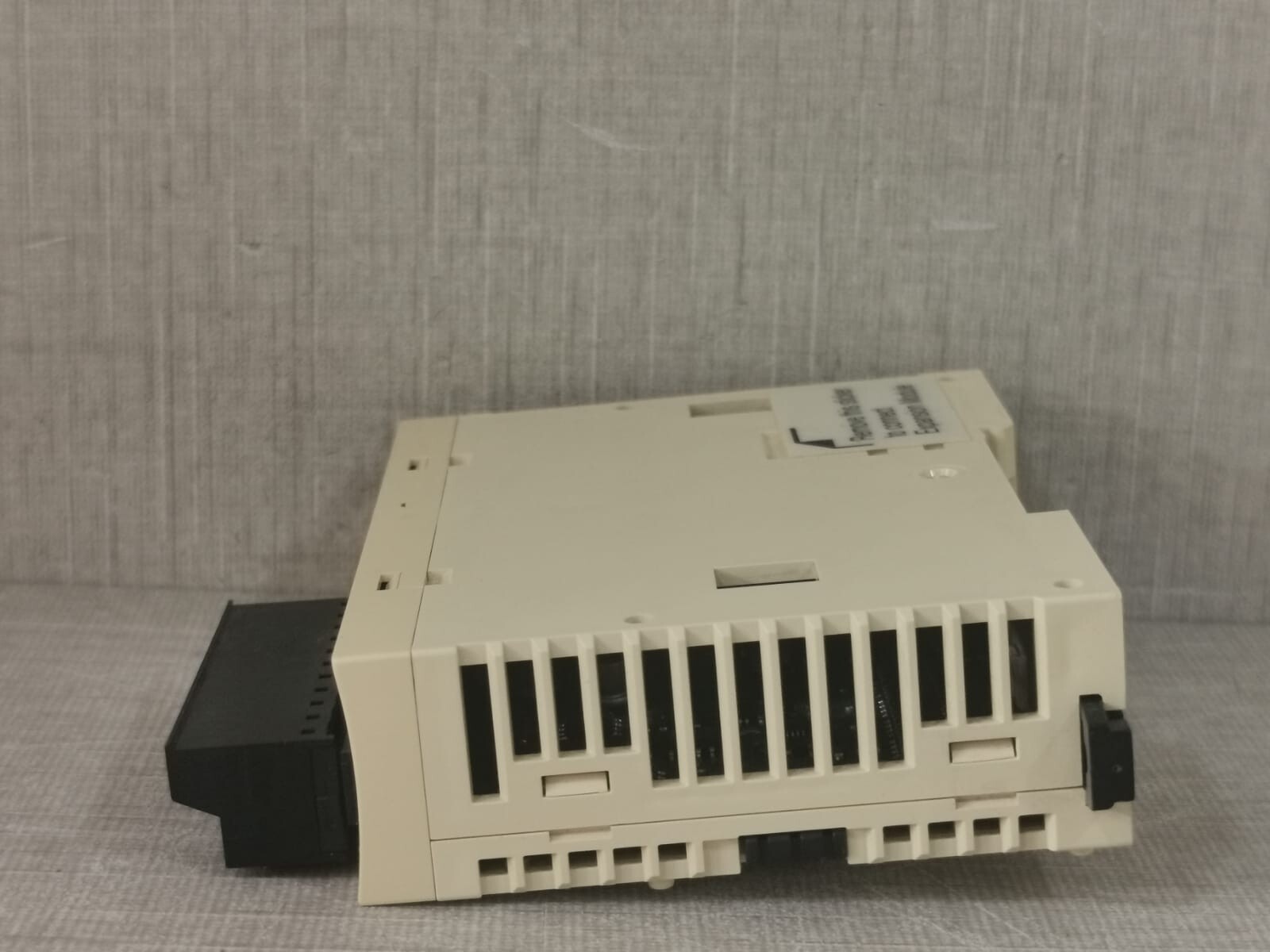 Schneider Electric TM2AVO2HT Schneider Electric TM2AVO2HT Modicon 9